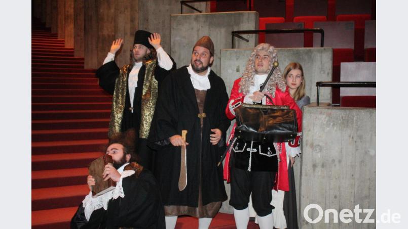 Eisenbarth mit seinen Widersachern beim Einzug ins Audimax zum Auftakt des 10. Internationalen Wundkongresses. Bild: lg