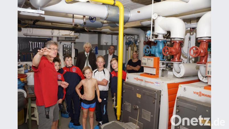 Dorthin kommt kaum einer. Die Technik, das verborgene Herzstück des Hallenbades. Dort darf nichts schief laufen. Vor allem die Hygiene und die Wasserqualität sind oberstes Gebot. Hier zu sehen der Raum für die Energieversorgung. Bild: bkr