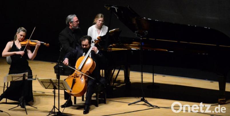 Mit Annette von Hehn (Violine), Stefan Heinemeyer (Violoncello) und Thomas Hoppe (Klavier) hat ein großartiges Team zusammen gefunden. Sie spielen auf Augenhöhe mit legendären Namen (Beaux-Arts-Trio, Trio Fontenay) Bild: Helmut Kunz