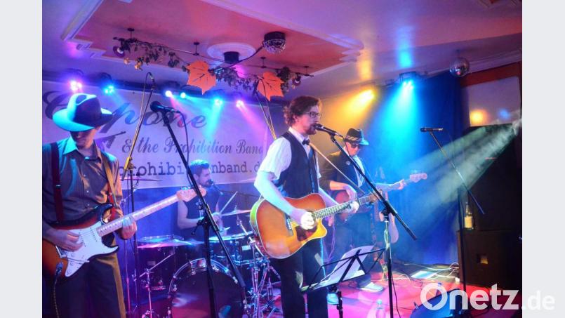 "Capone & Prohibition Band" begeistern einmal mehr auf der "Live Stage". Bild: Kunz