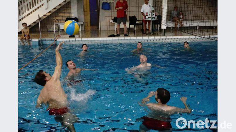 Nicht zu schlagen war Kemnath 1. Die Mannschaft beherrscht seit Jahren die Wasservolleyball-Turniere. Bild: bkr