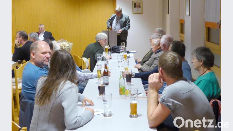 Reges Interesse zeigt die Bevölkerung an der Bürgerversammlung. Bild: Schönberger, Ferdinand [fsb]