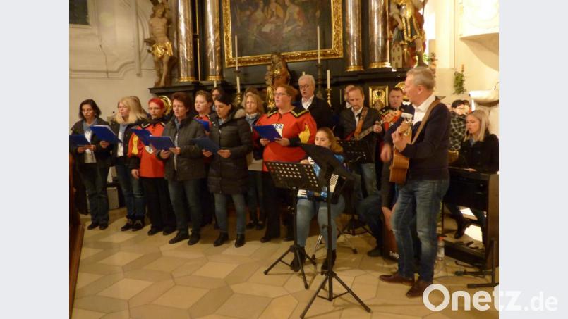 Zu Ehren der heiligen Cäcilia von Rom, der Patronin der Kirchenmusik, findet in der Pressather Stadtkirche ein Gottesdienst mit. Diesen gestalten sieben Musikgruppen musikalisch mit, darunter auch „Blue Heaven“. Bild: mng
