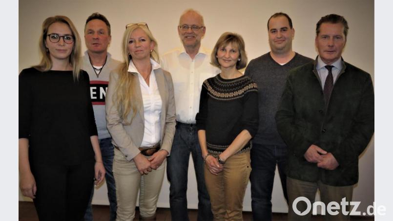 Bei der Gründungsversammlung wurden Sabrina Bittner, Hubert Dostler, Annette Gleißner, Frank Schünzel, Heidemarie Schünzel, Christian Rosner und Eberhard Freiherr von Gemmingen-Hornberg (von links) in den Vorstand gewählt. Erster Vorsitzender ist Freiherr von Gemmingen-Hornberg. Bild: ubb