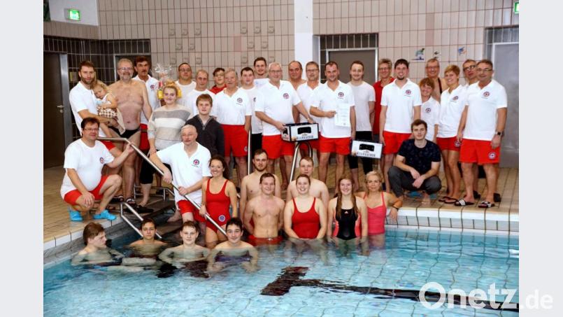 Alle waren Sieger, denn Spaß hat das Wasservolleyball-Turnier jeden gemacht. Die Verantwortlichen hoffen allerdings auf ein paar Mannschaften mehr im kommenden Jahr. Bild: bkr