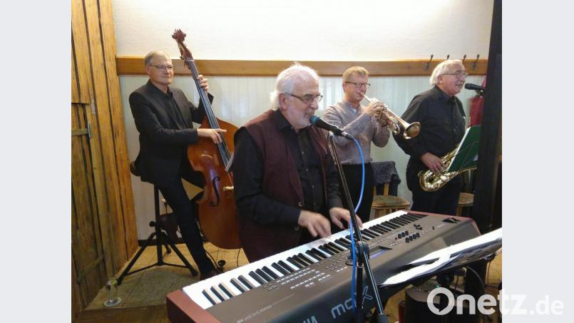 Die vierköpfige Eschenbacher Stodtberg-Combo brachte Rhythmus in den Saal. Bild: mma