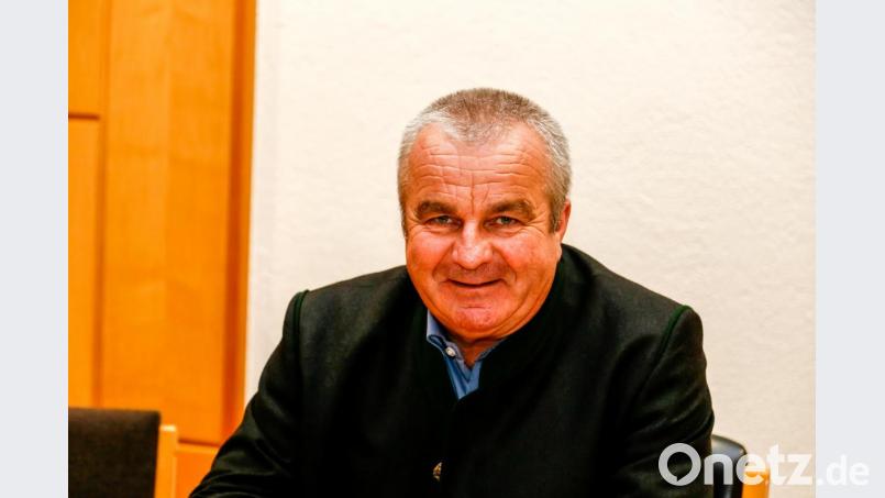 "Ich bin zufrieden mit dem Ergebnis", sagte Bürgermeister Josef Deichl. Er hatte seine politische Zukunft an den Ausgang des Entscheids geknüpft. Bild: Hösamer