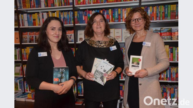Ihre Lieblingsbücher präsentierten beim Weinleseabend in der Buchhandlung Rupprecht (v.l.) Bettina Härtl, Irene Vogl-Prem und Maria Rupprecht. Bild: Kunz