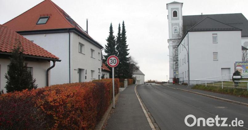 Die Tempo-30-Regelung im Bereich der Wallfahrtskirche soll aufgehoben werden. Dagegen wehren sich die Fuchsmühler Markträte, denen die Sicherheit wichtig ist. Bild: wro
