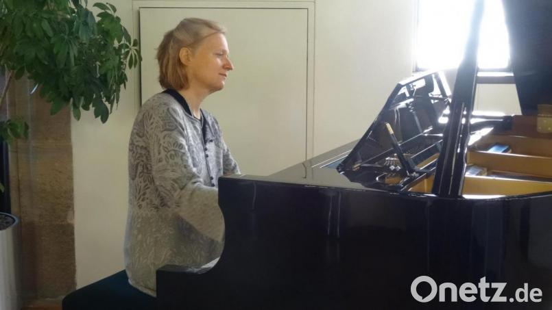 Die Pianistin Ruth Rose bereicherte die Feierstunde mit Musik von Mozart und eigener Komposition. Bild: hka