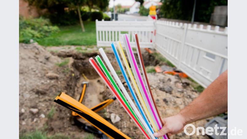 Auf Draht sein ist nicht nur komfortabel, sondern für Unternehmen ein Wettbewerbsvorteil. Etzenricht weist auf eine hohe Abdeckung mit schnellem Internet hin. Symbolbild: Julian Stratenschulte/dpa