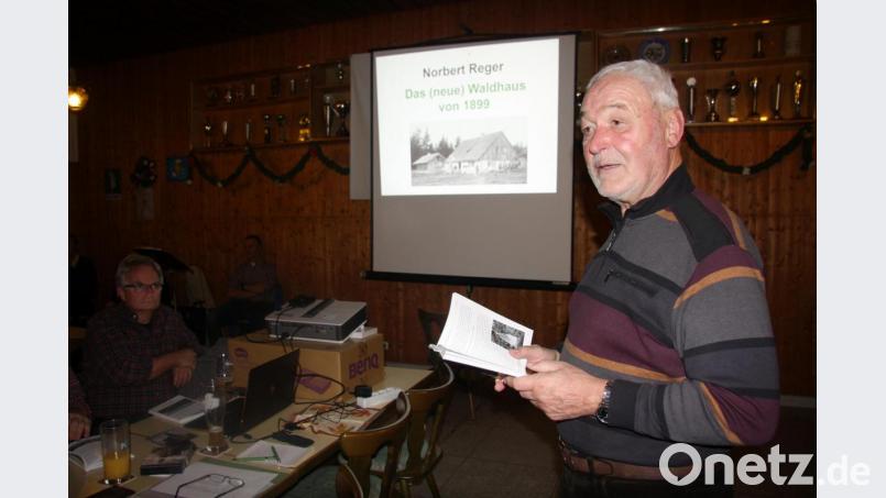 Einen Beitrag steuerte auch Vorsitzender Norbert Reger bei, der das neue Buch mitgestaltete. Bild: wro