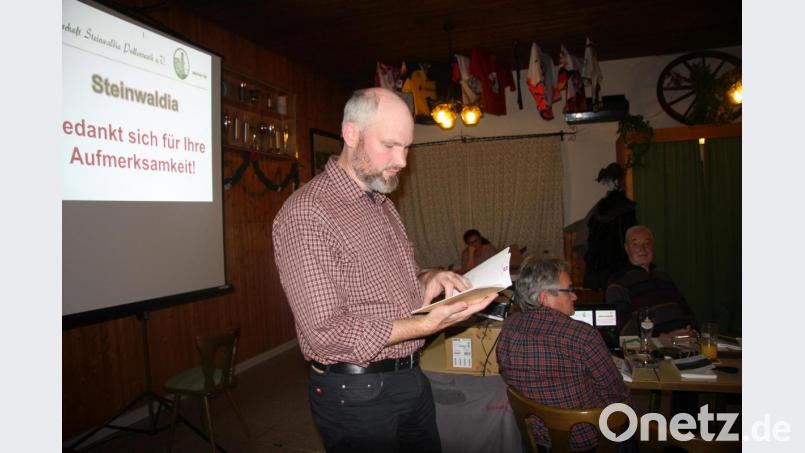 Markus Reger las aus einem Buch, das Theo Schaumberger vor vielen Jahren herausgegeben hatte. Bild: wro