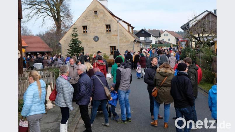 Das Gelände rund um das historische Hirthaus wird zum gemütlichen Plauder-Treff. Bild: do