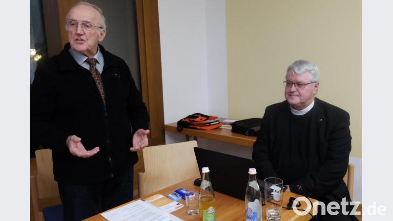 Die Hauptreferenten der Herbst-Bezirksversammlung des Kolping-Bezirksverbandes Schwandorf im Jugend- und Pfarrheim Schwarzenfeld waren Bezirksvorsitzender Willi Nesner (links) und Diözesanpräses Karl Dieter Schmidt. Bild: ohr