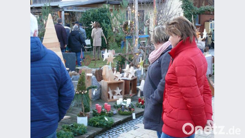 Gefällig und gut nachgefragt: klassische Sterne aus Holz aus der Werkstatt des Schreinermeisters Wolfgang Bäuml. Bild: ga
