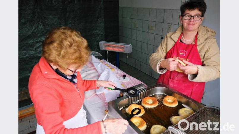 Goldbraun im Butterschmalz gebacken sind die frischen Kücheln ein "Zungenschnalzer". Bild: do
