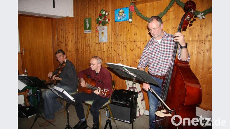 Den Abend im „Bayerischen Hof“ umrahmten die „Kems“ aus Kemnath musikalisch. Bild: wro