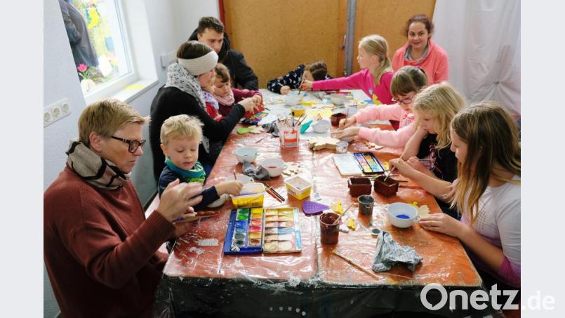 Engel von Engeln heißt die Vorgabe beim Kinderbasteln in der OGV-Kinderwerkstatt. Bild: do
