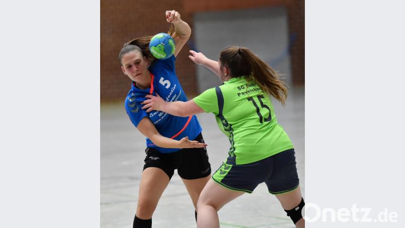 Tamara Hauer (links, im Spiel gegen die SG Rohr/Pavelsbach) erzielte fünf Tore bei der knappen Weidener Niederlage bei der HSG Naabtal. Archivbild: af