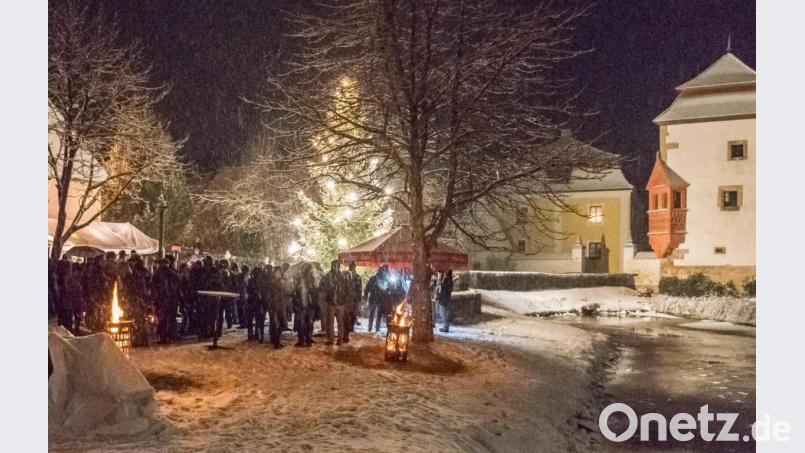 Die Christbaumentzündung in Dießfurt lockt auch dieses Jahr wieder. Bild: whw
