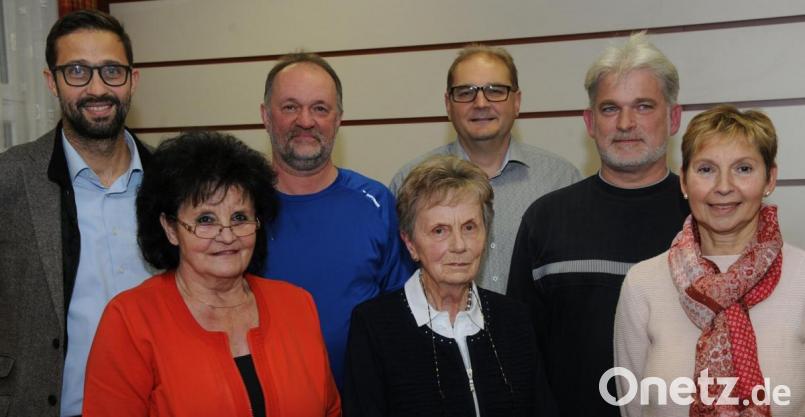 Sie bilden den neuen Vorstand der Siedlergemeinschaft Schäflohe (von links) – der wiedergewählte Vorsitzende Marco Pilhofer, Veronika Steinborn, Rudolf Hopf, Erna Wittmann, Franz Schwarz, Jürgen Stepan und Monika Wasner. Bild: gf