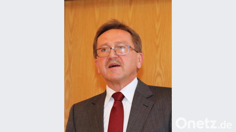 Im Landhaus Wäldern ging Bürgermeister Hans Donko vor allem auf die Investitionen im Ortsteil ein. Bild: njn