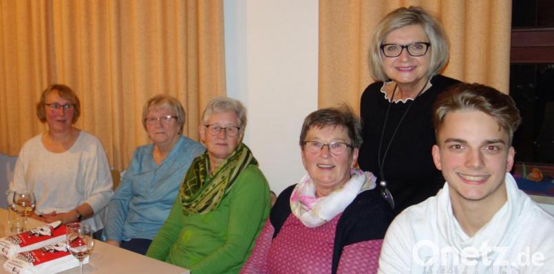 Die Besucherinnen des Filmabends freuten sich über die Anwesenheit von Timothy Battaglia. Bild: Margarete Hirsch