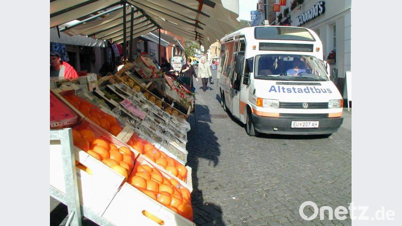 So hat er ausgesehen, der Altstadtbus, den sich der ZNAS 2001 aus Österreich geliehen hatte. Rund 1000 Fahrten absolvierte er in sechs Wochen, dabei nahmen rund 1000 Passagiere den Service in Anspruch. Archivbild: Alexander Unger