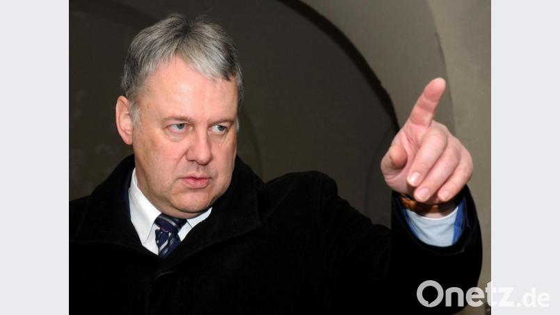 Sprecher Richard Reisinger zeigt für die Landräte, wo's langgehen soll. Bild: Stephan Huber