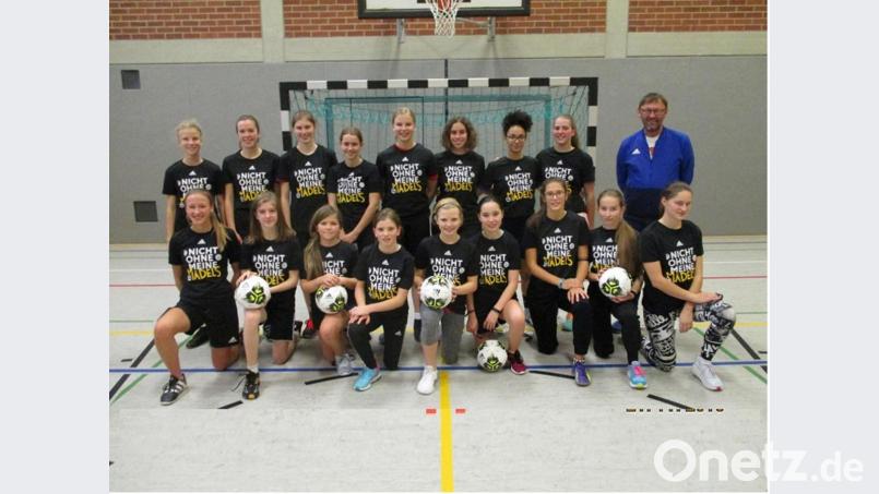 Einen Tag des Mädchenfußballs veranstaltete das Max-Reger-Gymnasium in der Sporthalle. Bild: bra