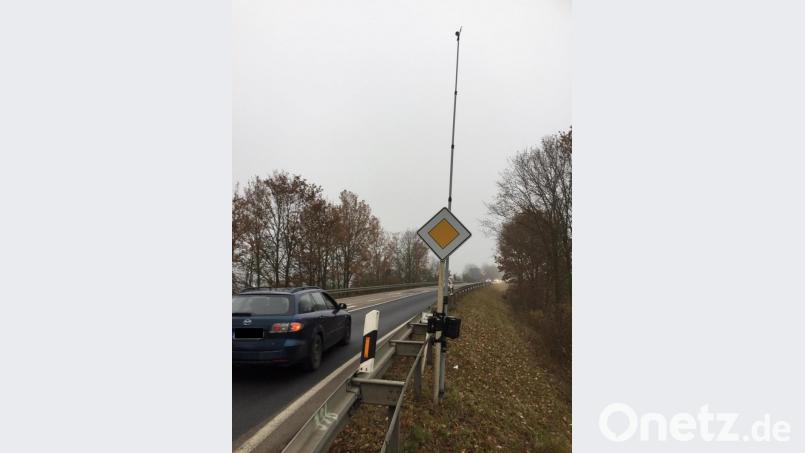 Manche Autofahrer steigen ordentlich in die Eisen, wen sie die Messgeräte sehen. Geblitzt wird hier aber nicht. Bild: eik