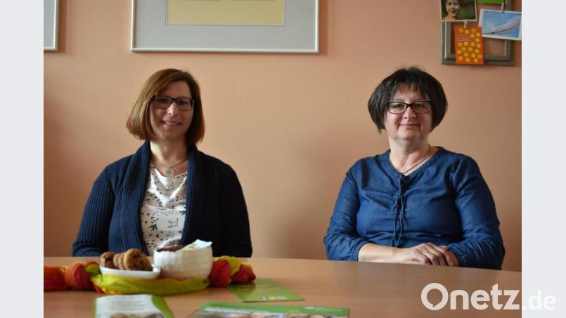 Die beiden Jugendsozialarbeiterinnnen Manuela Kausler (links) vom Sonderpädagogischen-Förderzentrum Immenreuth und Carola Reger von der Mittelschule Kemnath. Der Träger der JAS-Stellen in beiden Schulen ist das SOS-Kinderdorf Immenreuth. Bild: lue