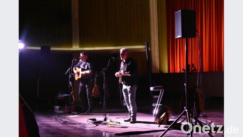 Landestypische Musik kam von der (nicht tanzenden) Band MistleToe &amp; Ivy. Bild: sbt