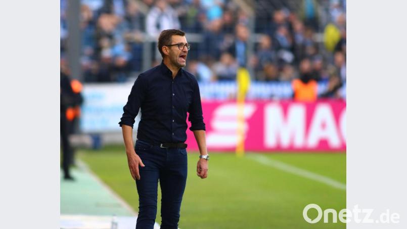 Michael Köllner gibt Anweisungen. Vor allem mit seinen Worten in der Halbzeitpause war er erfolgreich. Bild: Ulrich Wagner