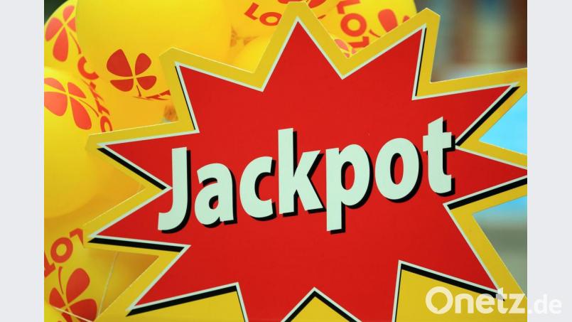 Die Gewinner der 30 Millionen Euro aus dem Eurojackpot melden sich zu Wort. Archivbild: Jens Wolf