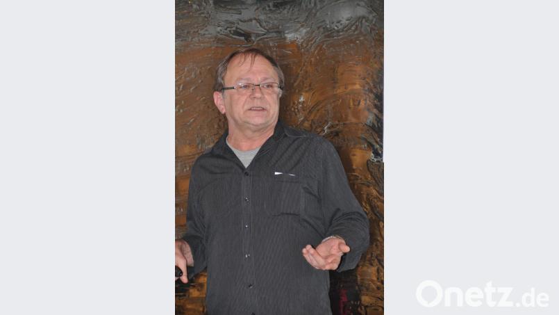 Karl Toth vom IG-Bau-Bezirksverband stellte die Forderungen der Gewerkschaft in der Tarifrunde 2020 denen der Arbeitgeber gegenüber. Bild: ak