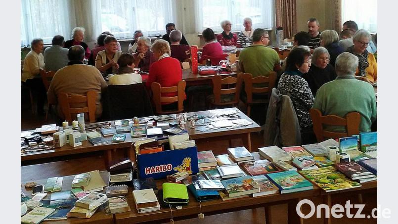 Der gute Besuch beim diesjährigen Missionsbasar im Pfarrheim bringt einen großen Gewinn für die Arbeit in der Mission. Bild: ld
