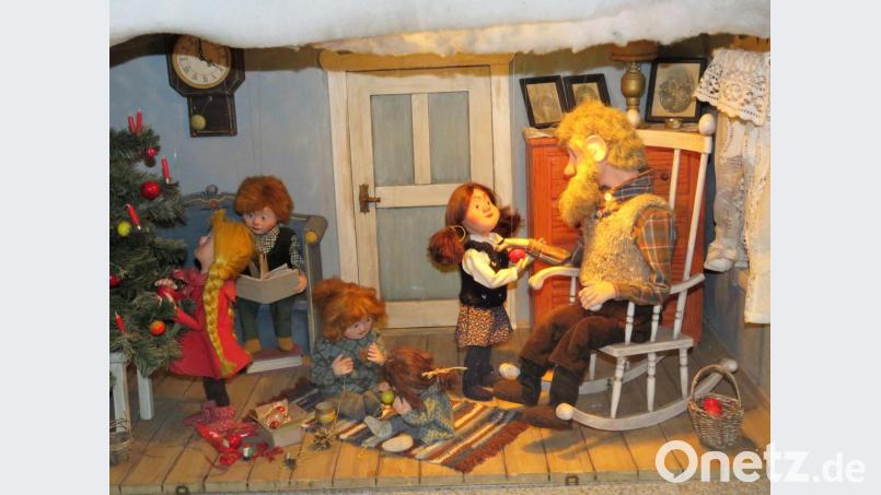Ausgesprochen liebenswert ist das Weihnachtszimmer, in dem sich die Figuren bewegen. Bild: ubb