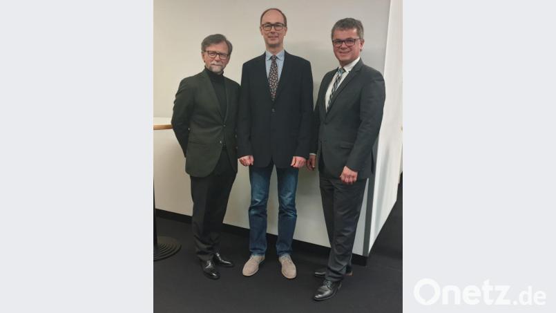 Zufriedene Mienen gab&#039;s bei (von rechts) Bürgermeister Martin Birner, Walter Heigenhauser und Dr. Richard Wagner am Mittwoch nach der Sitzung des Zulassungsausschusses: Bild: exb/Georg Keil