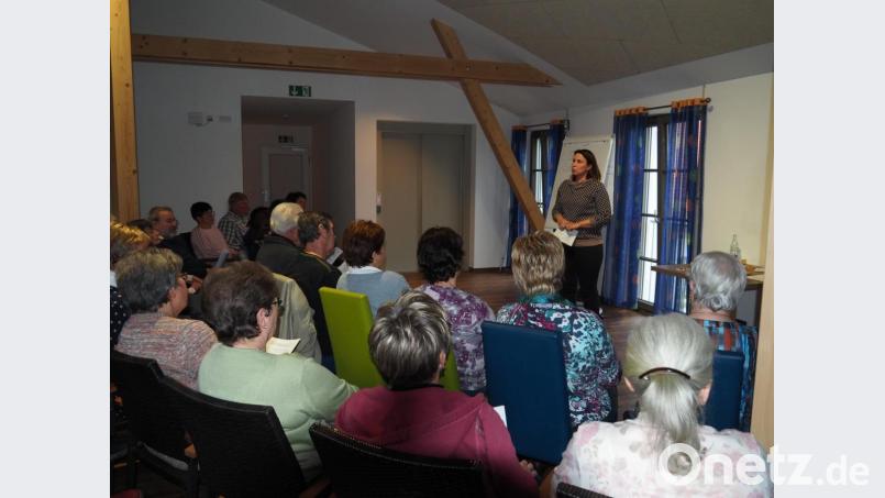 Tanja Franz stößt mit ihren Informationen über Superfood aus der Region auf großes Interesse. Bild: fvo