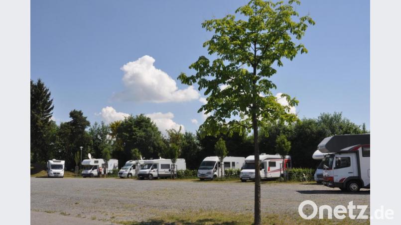 Wohnmobilisten kommen gerne in die Pfalzgrafenstadt. Meist ist der Platz, neben der Stadthalle, sehr gut belegt. Bild: dob