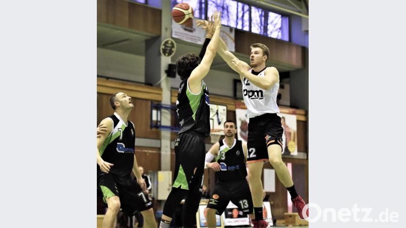 Auch auf Jonas Meißner (rechts) wird es gegen Zwickaus Center ankommen. Neustadts Big-Man hätte auch im letzten Duell mit den Sachsen (Bild) zum Matchwinner werden können, wurde aber zu wenig angespielt. Bild: Büttner, Gerhard