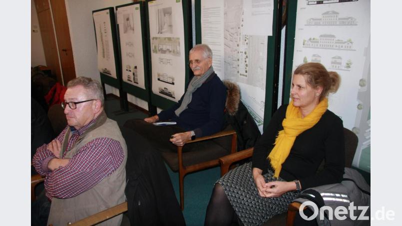 Eingeladen, um der Sondersitzung beizuwohnen, waren auch die Architekten Christina und Dr. Emil Lehner aus Weiden. Bild: wro