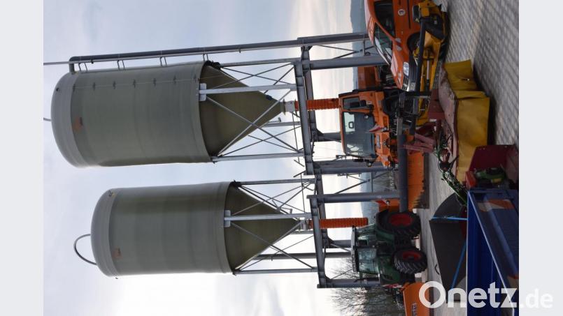 Die großen Streusalzsilos sind die dominanten Bauwerke im Gewerbepark Brunnlettberg-Ost. Bild: bö