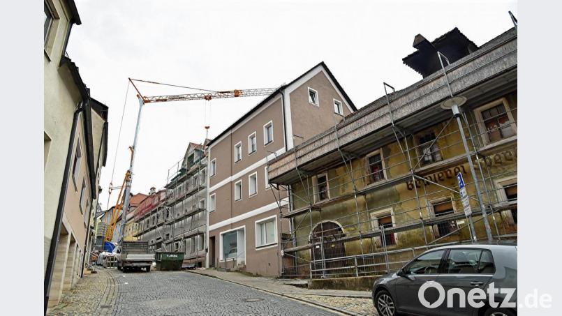 Leerstände und sanierte Objekte findet man in der Altstadt in direkter Nachbarschaft. Bild: ANDREAS ROYER