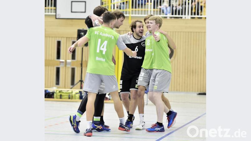 Nach dem Sieg in Grafing wollen die Volleyballer des VC Amberg auch diesmal wieder jubeln. Es geht zum Tabellennachbarn BSV Bayreuth. Bild: Hubert Ziegler