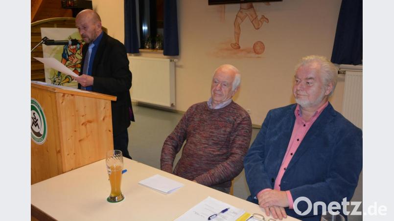 Zwischen Stadtverbandsvorsitzendem Peter Haibach (am Pult), Kassenprüfer Walter Siller und Kassierer Paul Trapp (rechts) gab es Streit. Bild: jr