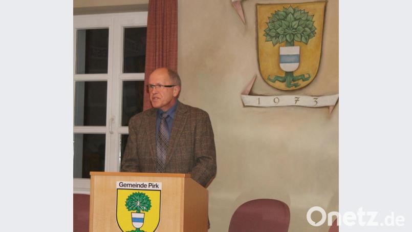 Bürgermeister Michael Bauer, der nicht mehr zur Wahl 2020 antritt, gibt seinen letzten Rechenschaftsbericht. Bild: Schönberger, Ferdinand [fsb]