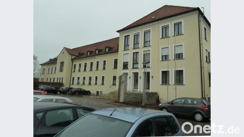 Das Gebäude des ehemaligen Krankenhauses in Neunburg. Die Entscheidung des Zulassungsausschusses für den Verbleib der Chirurgie in Neunburg wird als wichtiger Teilschritt auf dem Weg zum Medizinischen Versorgungszentrum gesehen. Bild: Portner